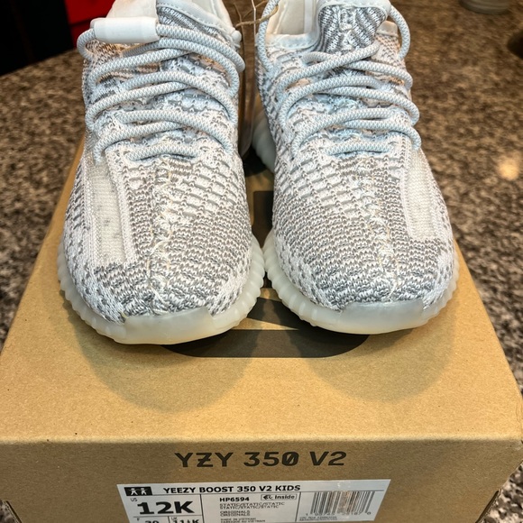 Yeezys (youth) - Picture 3 of 8